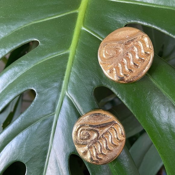 Gold Tone Clip On Earrings - Picture 1 of 3